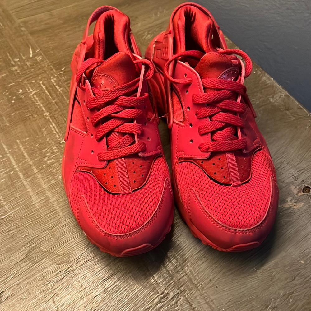 Boys 5.5 Nike shoes